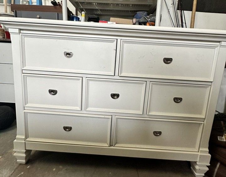 Free DRESSER SOLID WOOD Pending