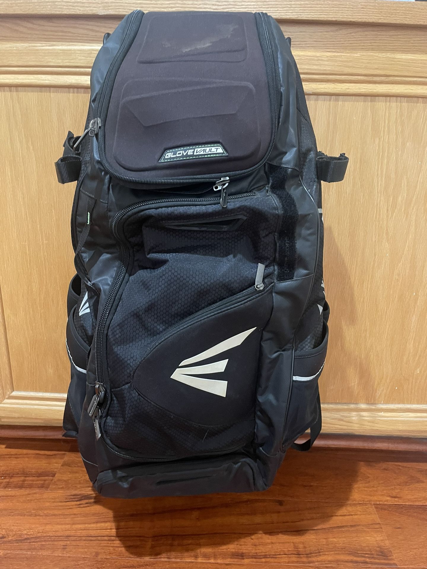 EASTON BASEBALL EQUIPMENT BACKPACK BAG  GLOVE VAULT 