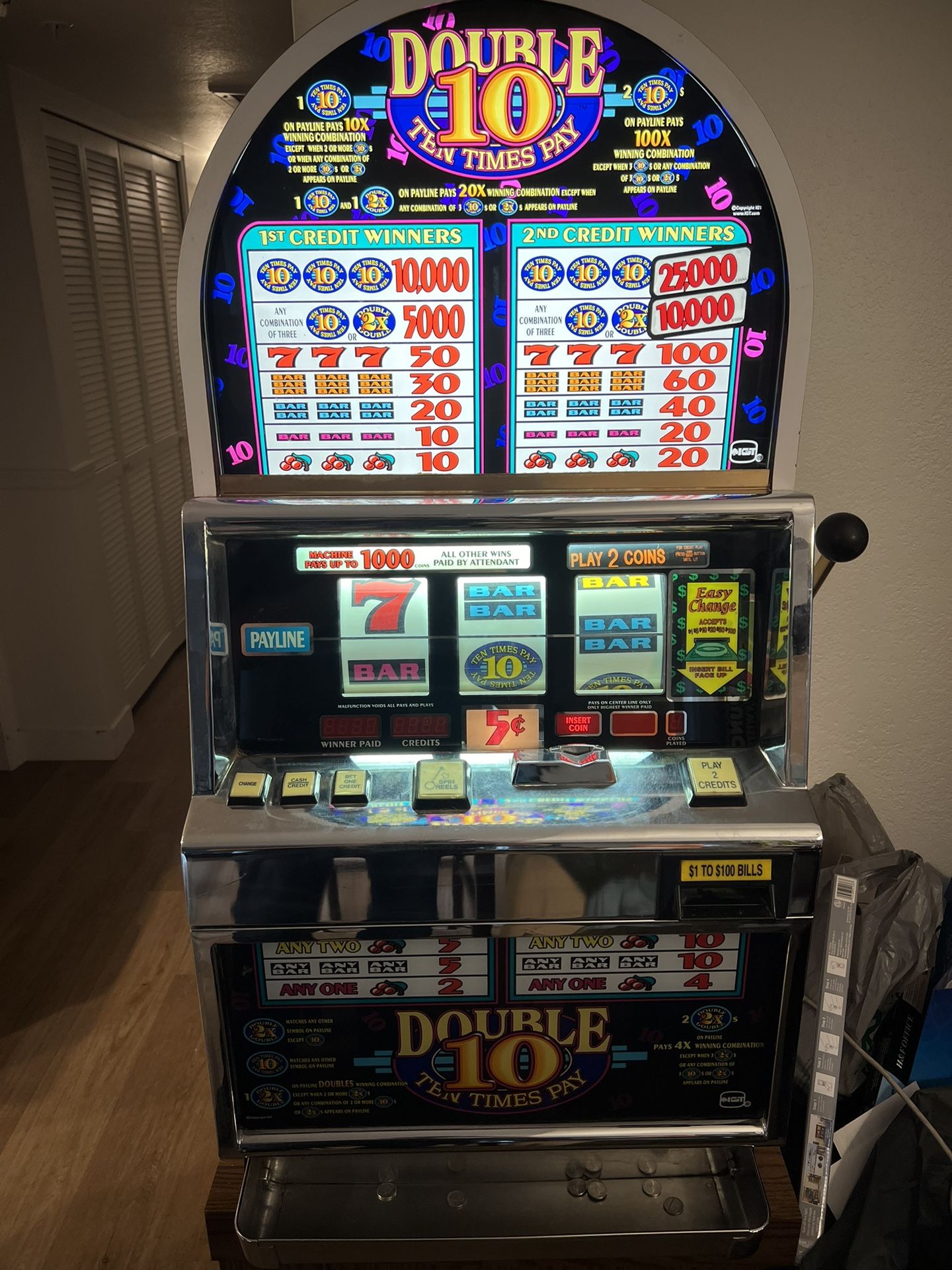 IGT Slot Machine 10 Times Pay Coin in- out