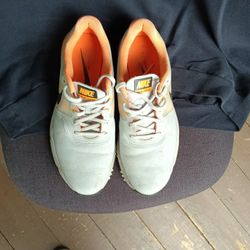 Golf Shoes,9s  Buy Today And Get A Free Fire Log 