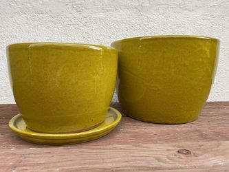 Round Yellow Glazed Ceramic Pot With Saucer