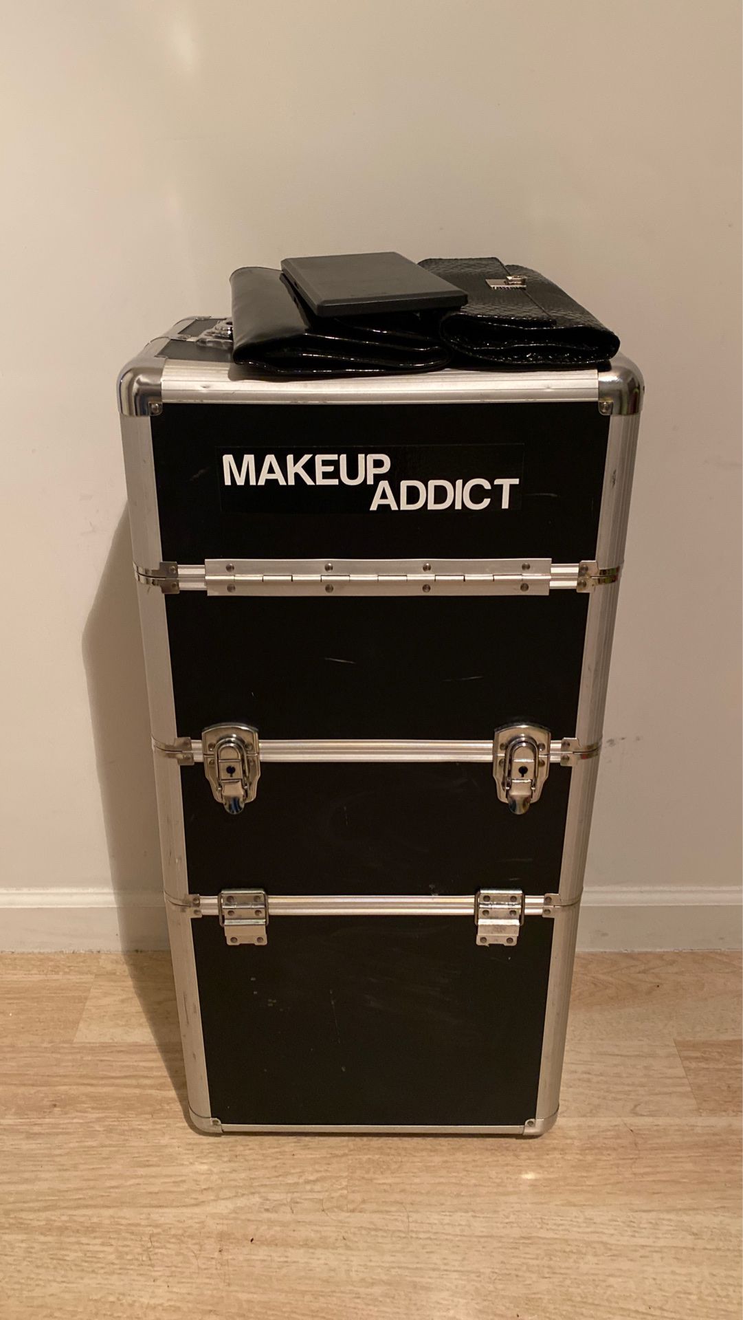 Aluminum Rolling Makeup Box