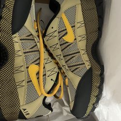 Nike Air Humara QS Brand New 