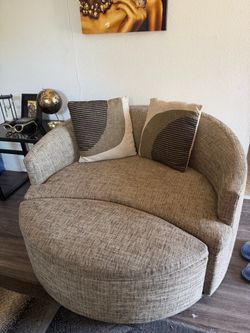 Round Swivel Chairs