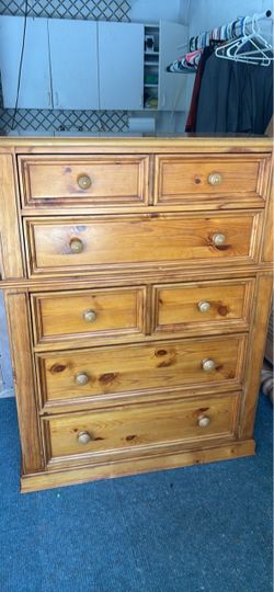 (Must sell today)Solid Pine Wood chest of 5 drawers
