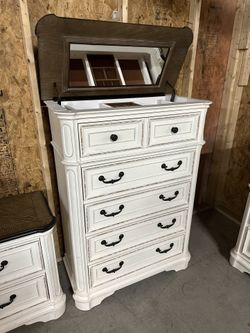 Bobs Furniture Scarlett White (Raelyn Chipped White) 5 Piece Dresser Set - Delivery Available! for Sale in Baltimore, MD - OfferUp Bobs Furniture Scarlett White (Raelyn Chipped White) 5 Piece Dresser Set - Delivery Available! for Sale in Baltimore, MD - OfferUp