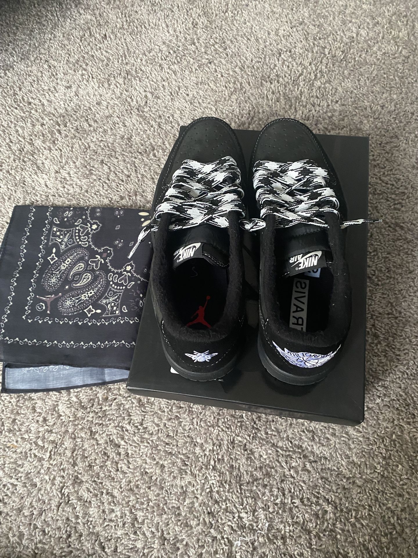 Jordan 1 Low Travis Scott
