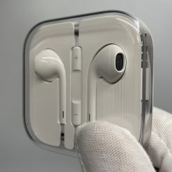 Apple EarPods With Lightning Connector 