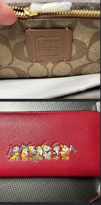 COACH WALLET - SNOW WHITE - Coach Red Wristlet