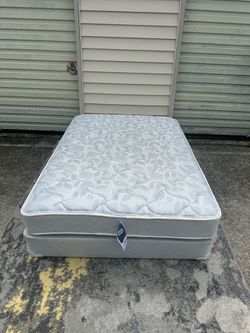Full size bed (Delivery available!)