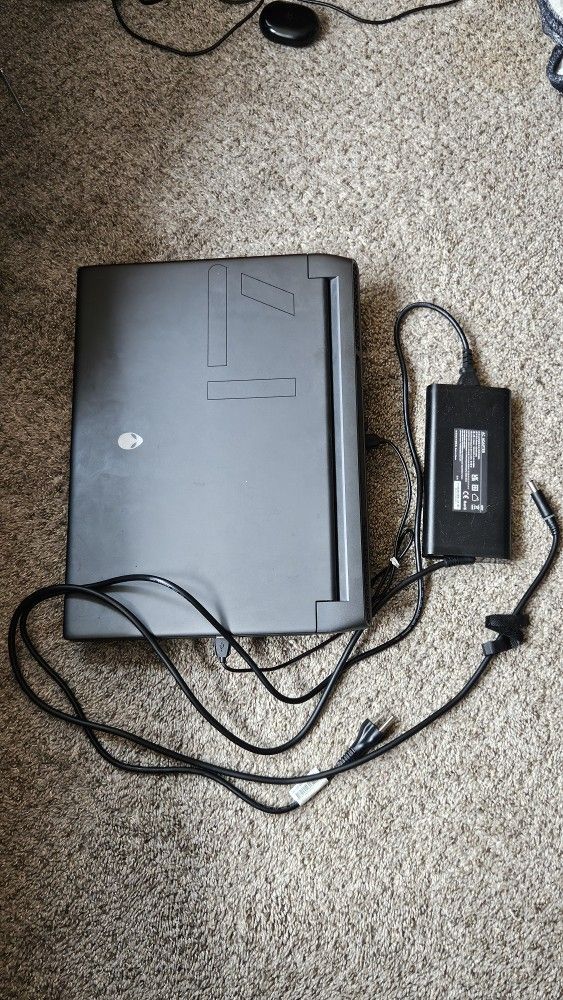 Alienware M17 R5 gaming laptop (accessories, and OC/UV included)