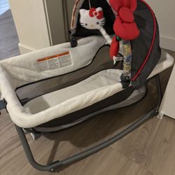 Hello Kitty, baby bassinet