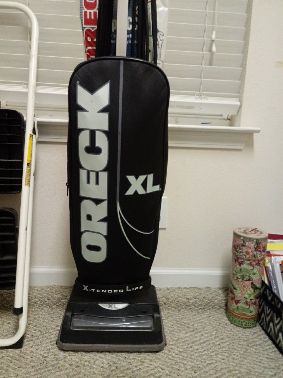 Oreck XL (x-tended life) vacuum used but in great condition comes with a few bags