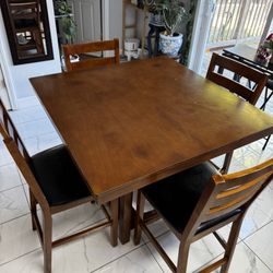Dining Room Table and 4 Chairs