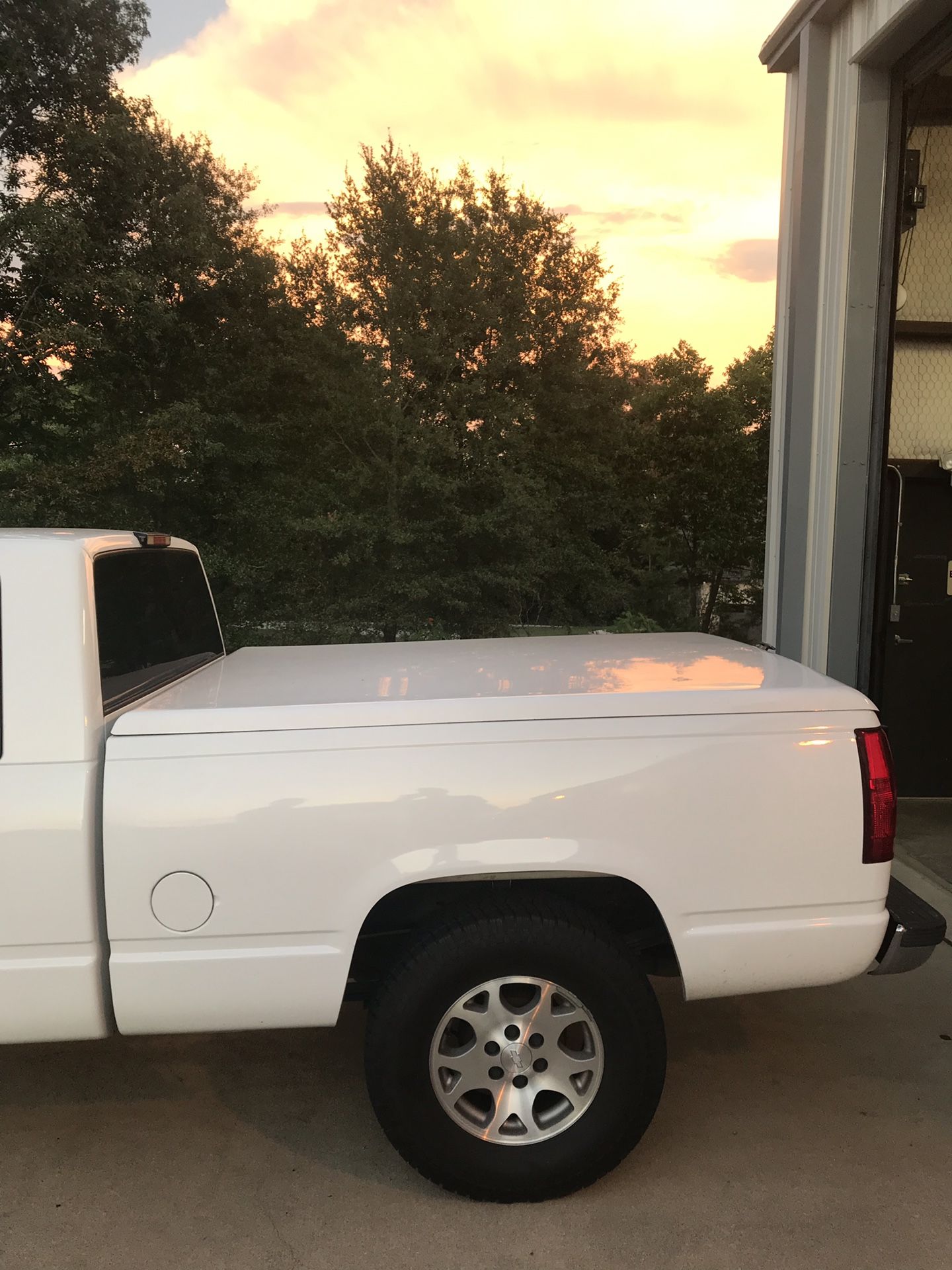 Fiberglass truck bed cover for Sale in Boiling Springs, SC OfferUp