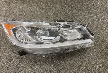 Honda Accord Headlight Right Side 16/17