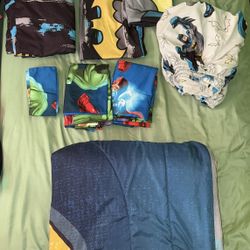 Complete Twin Bedroom Set Batman Marvel with curtains & comforter