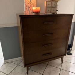 Vintage Dresser 4 Drawer 