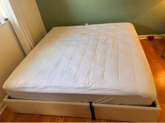 King Hydraulic Storage Bed, Mattress & Topper