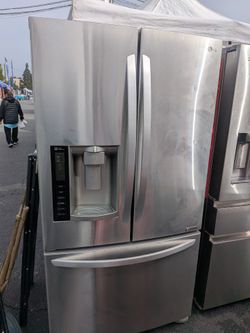 LG French door refrigerator/3 months of warranty and free local delivery