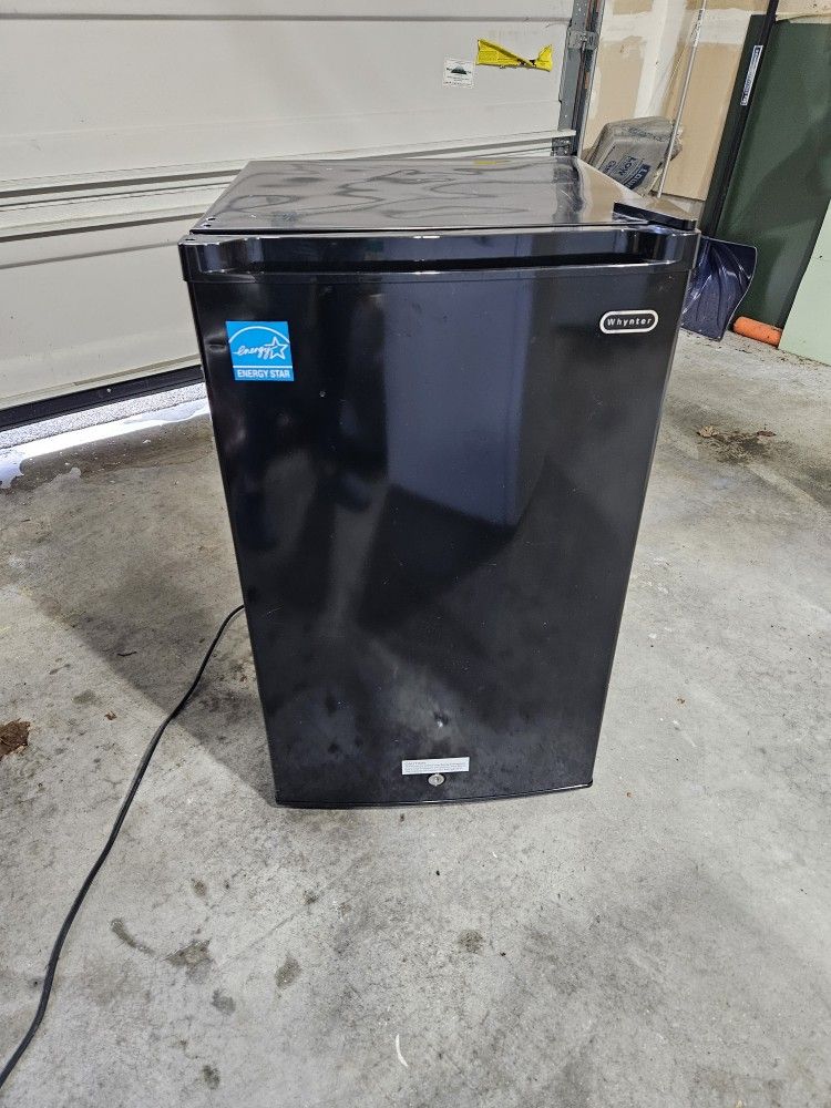 Whynter 3.0 cu ft Energy Star Upright Freezer, Black