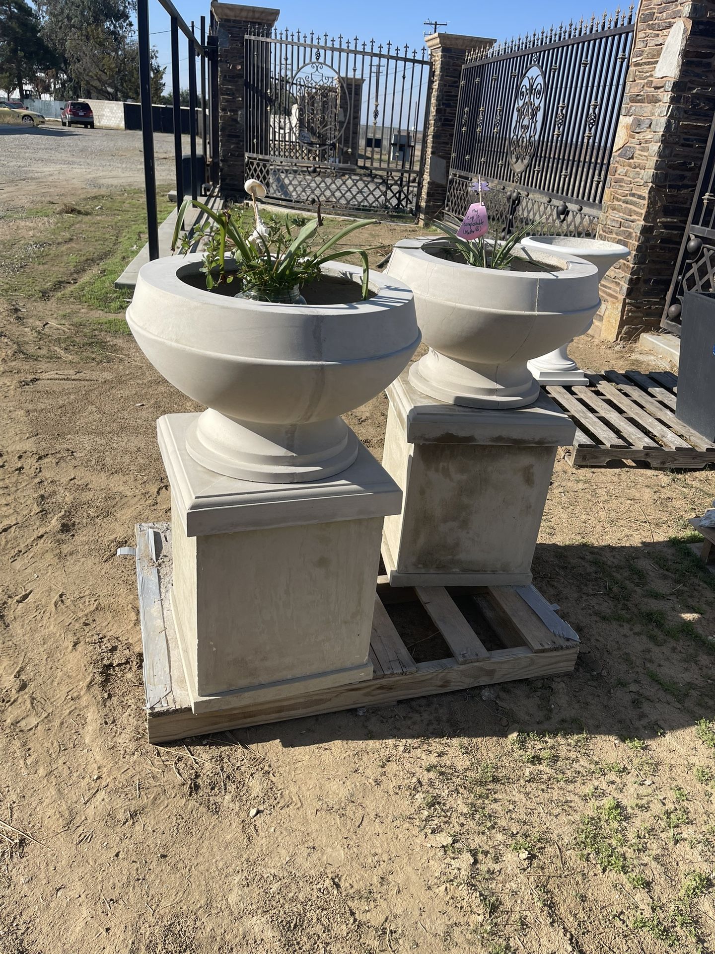 Four Pcs Set Of Flower Pot Cap And Pedestal