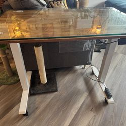 Adjustable Standing / Sitting Desk With 2 Programmable Settings