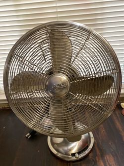 Hunter table or desk top fan