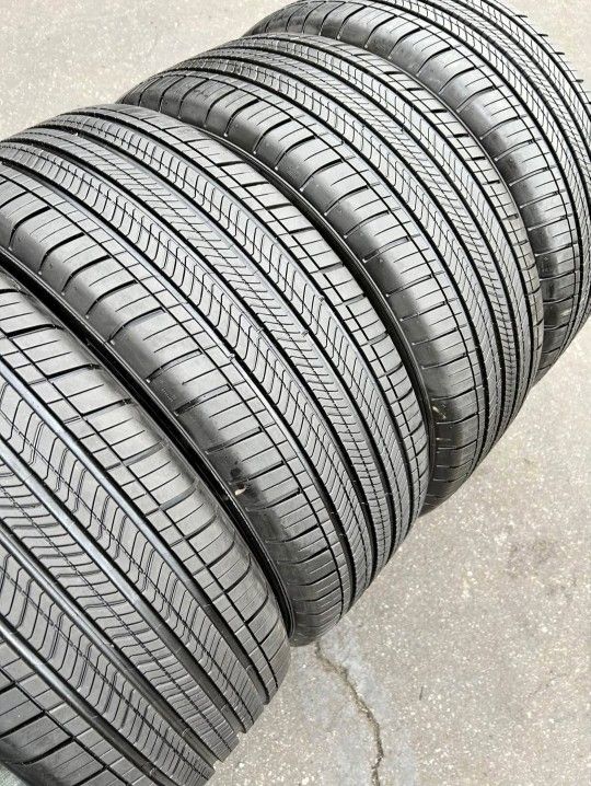 235 55 19 Tires Con 80% De Vida Las 4 De La Marca Michelín