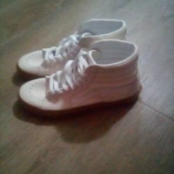 New Vans Size 8 1/2 W , 7 M