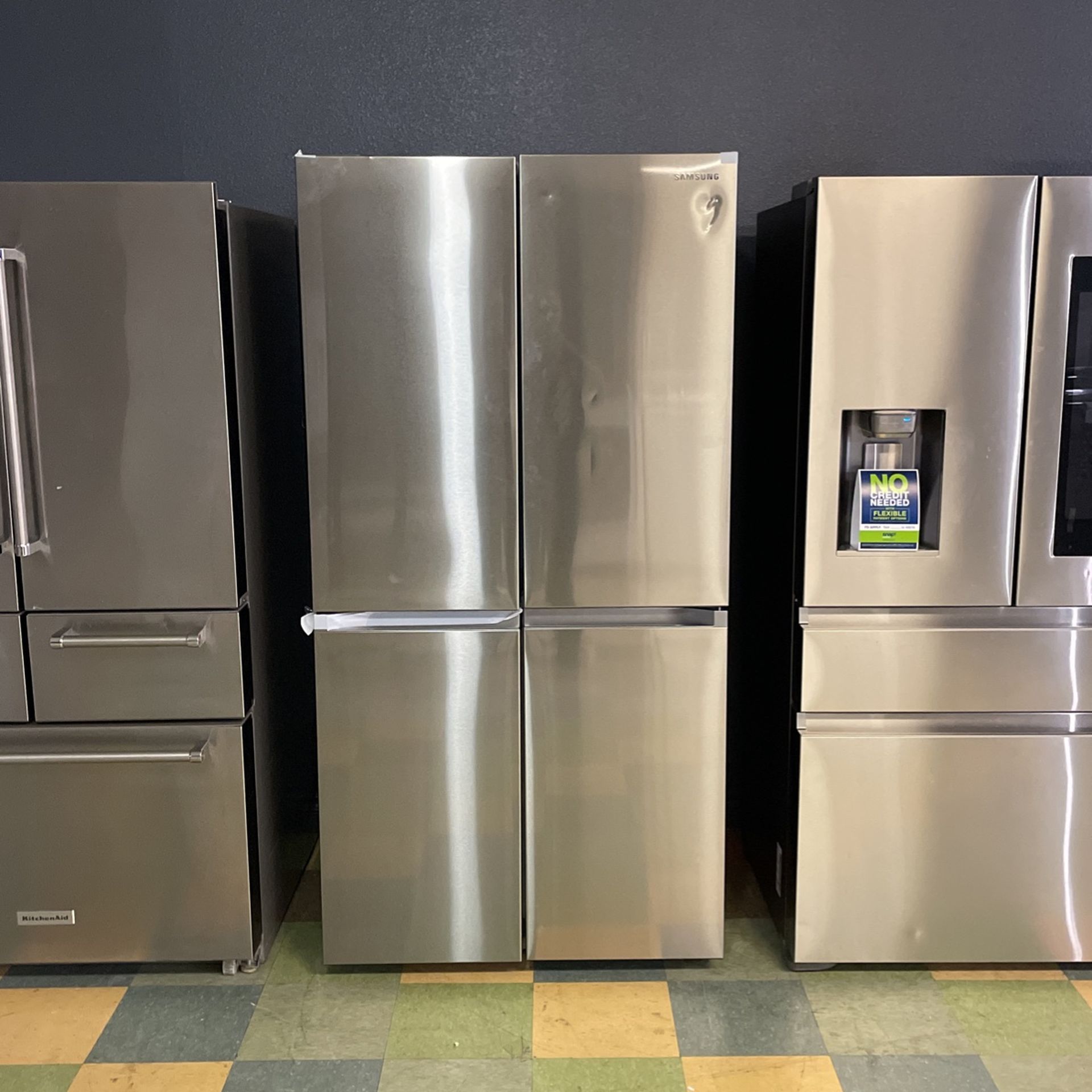 New Samsung Stainless Steel Four Door Flex With Beverage Center‼️‼️