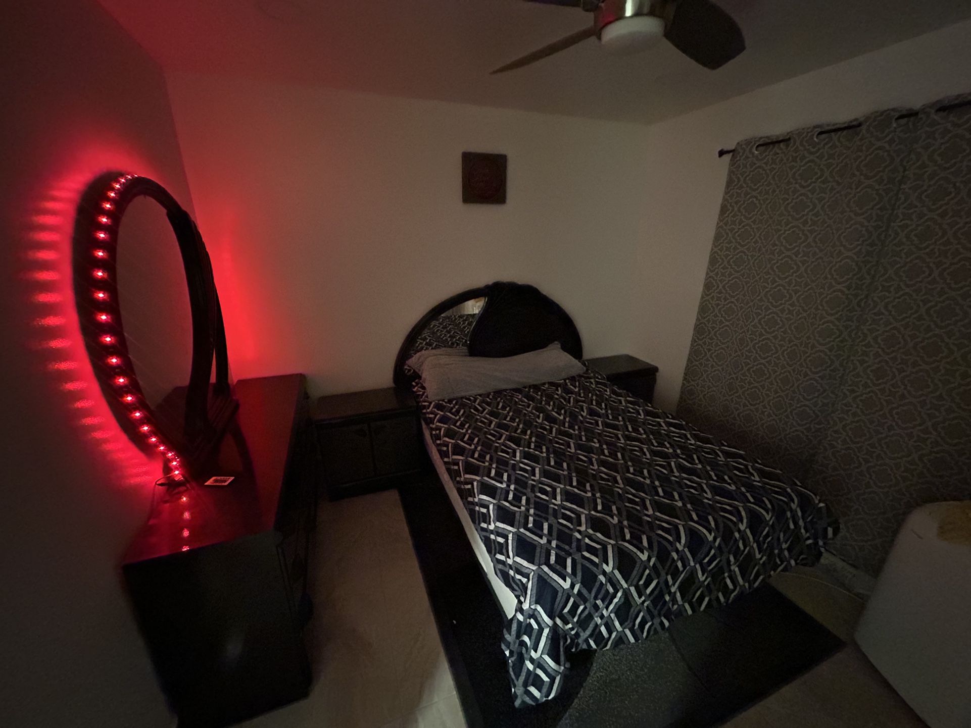 5 Piece Bedroom Set With Mattres