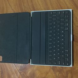 Apple iPad Keyboard/Case Folio-Model A2038-No iPad included
