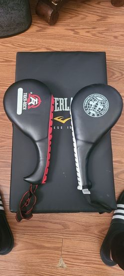 2 Kicking Pads and Body Shield