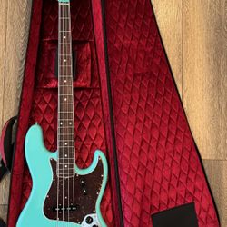 Fender American Vintage II 1966 Jazz Bass Guitar Sea Foam Green