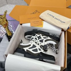 Louis Vuitton Men’s Sneaker With Box New 