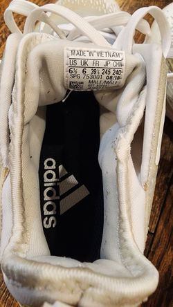 Soccer shoes