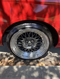 17 Inch Rims 4 Lug Nuts (1 Special Lock Nut)