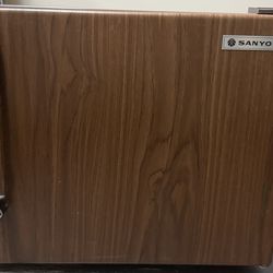 VINTAGE Sanyo wood grain look mini fridge