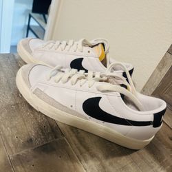 Nike Women Shoes 7.5