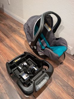 Baby Trend Infant Car Seat with Stay-in-car Base