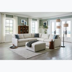 Like New Sectional With Sleeper! WARRANTY INCLUDED