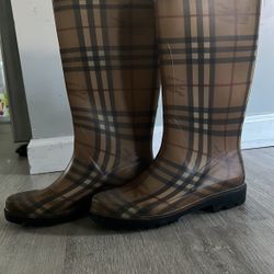 Burberry Rain Boots Size 6 