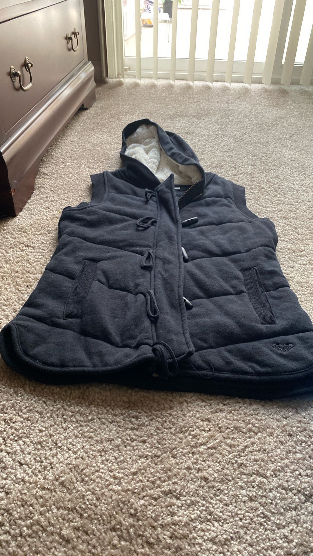 Black Roxy Vest Hooded Jacket Size Small Pick Up Only