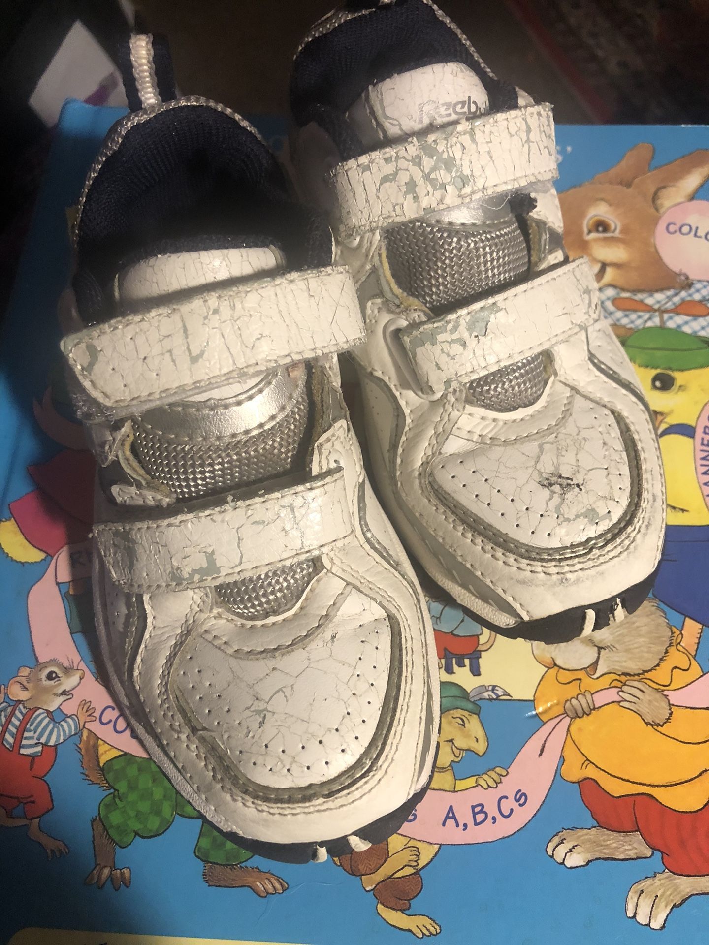 REEBOK Unisex Double Strap Sneakers. Size 10C