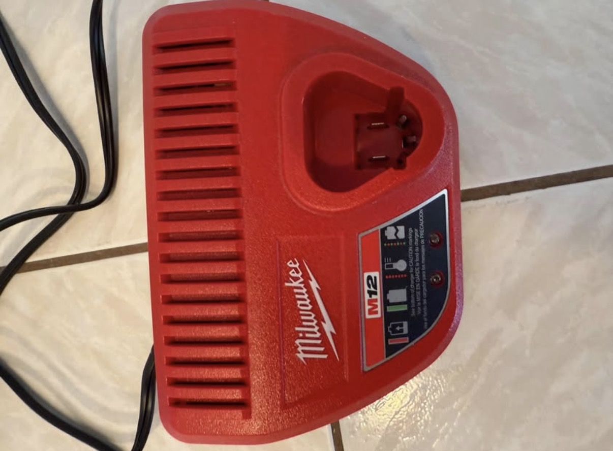 Milwaukee M12 Charger