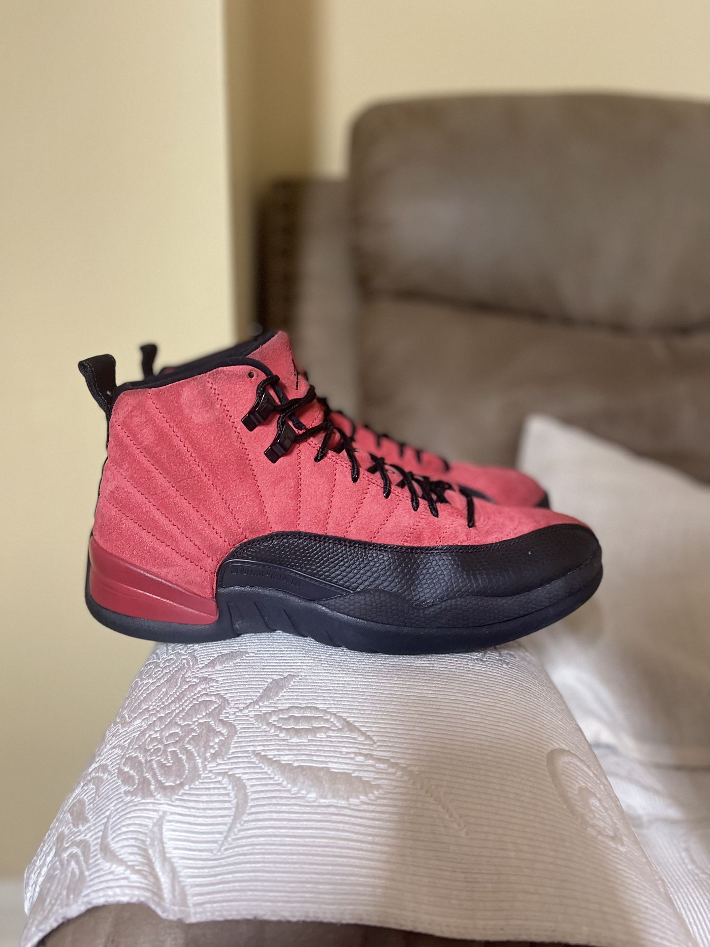Jordan 12 “ Reverse Flu Game ” Size 10 Men’s