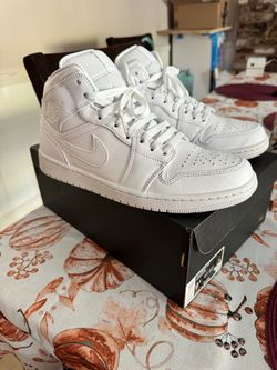 Jordan 1 Mid Triple White size 9.5 men’s