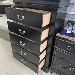 NEW Chest 5 Drawers 