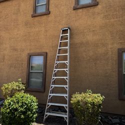 12ft “A” Ladder Fiberglass/Aluminum $100 obo